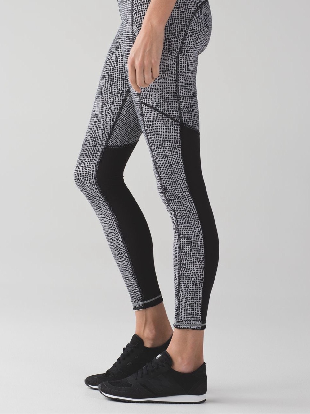 Lululemon Speed Tight V Fall Net White Black / Black Size 8